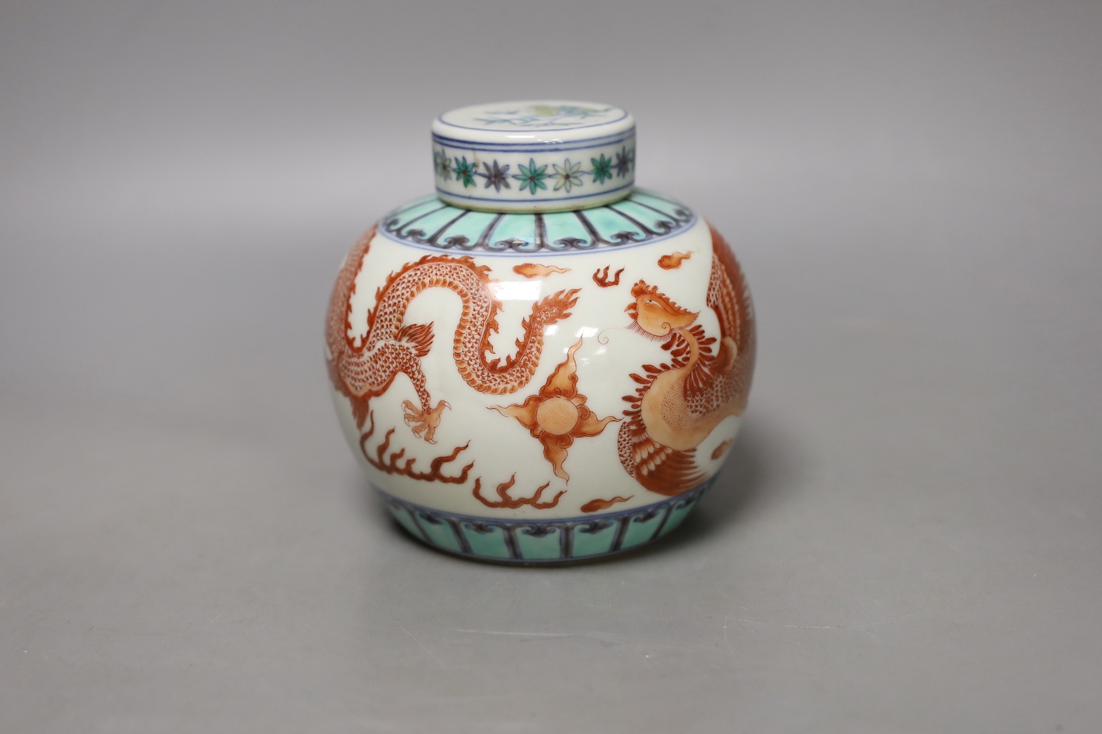 A Chinese doucai jar and cover, 12 cms high.